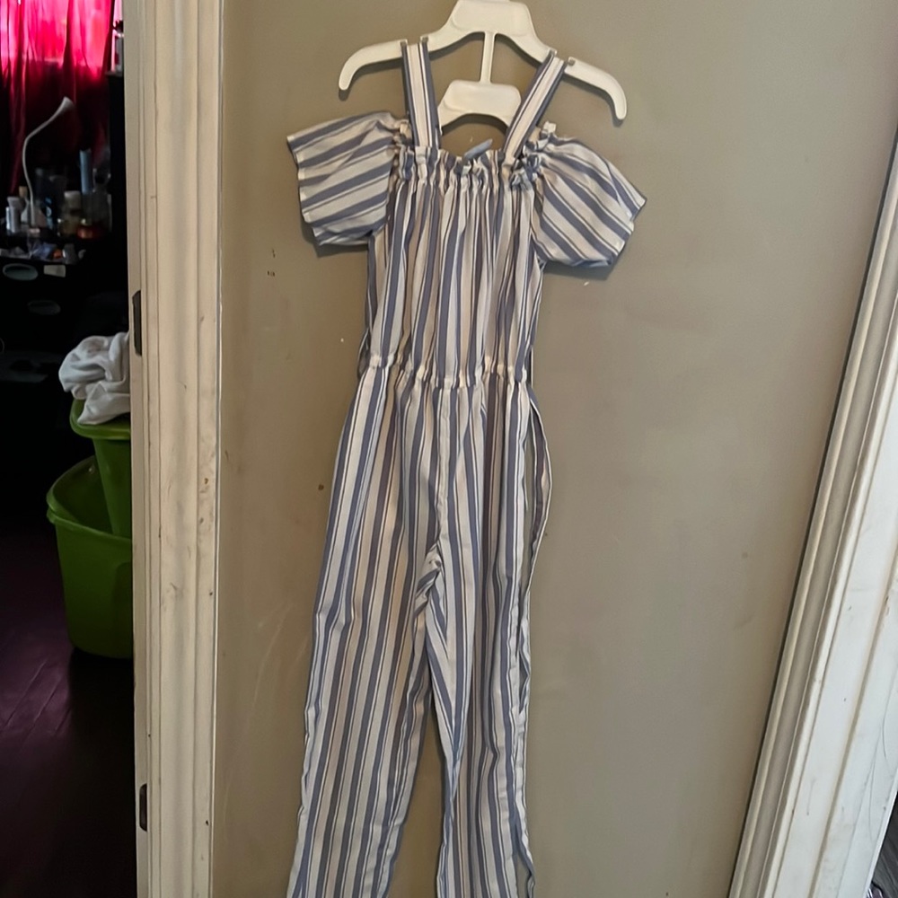 Girls Jumper never worn still has the tags on